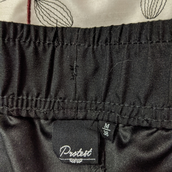 Brand new womens shorts. So cute! - Picture 3 of 4